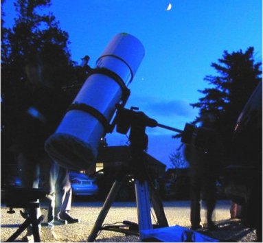 Photo: ../Outreach_&_Events/photos/2009-moonwatch_telescope.jpg