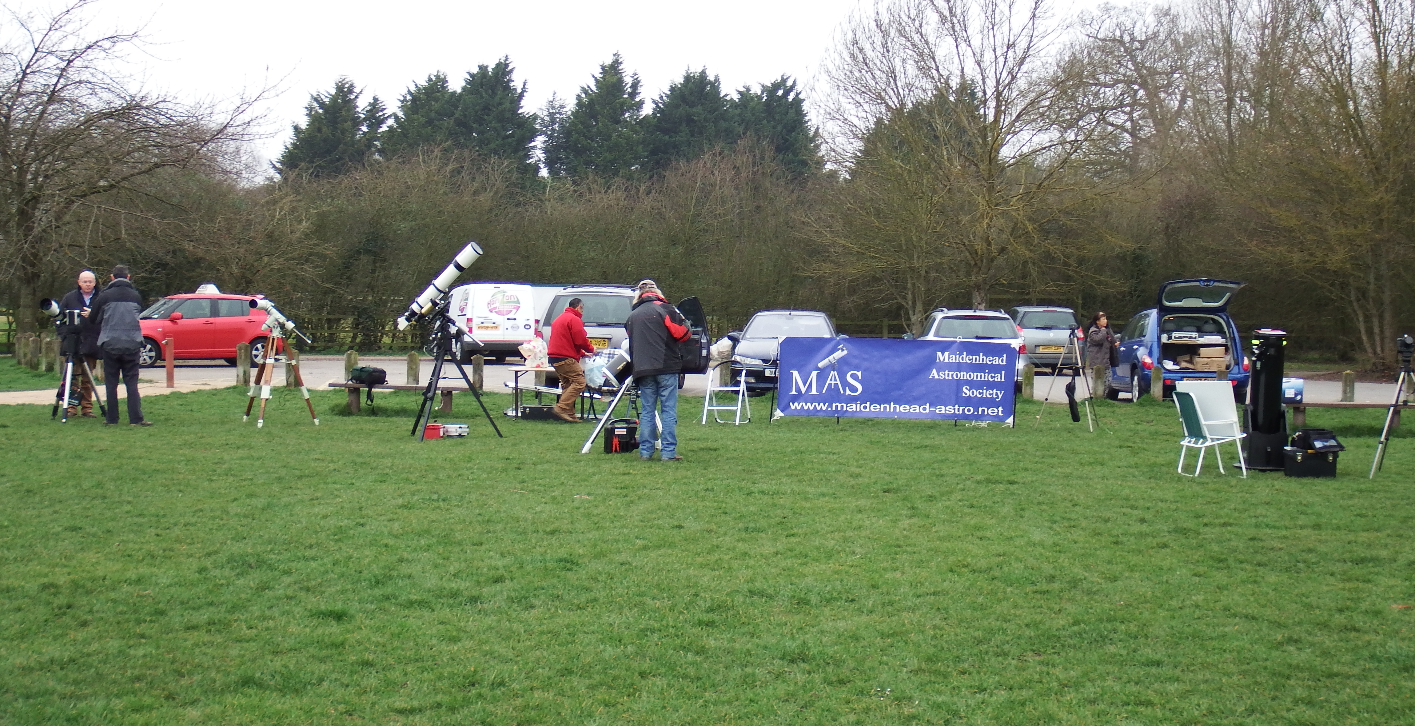 Photo: ../Outreach_&_Events/photos/2015-03-20_setting-up-at-Ockwells.jpg