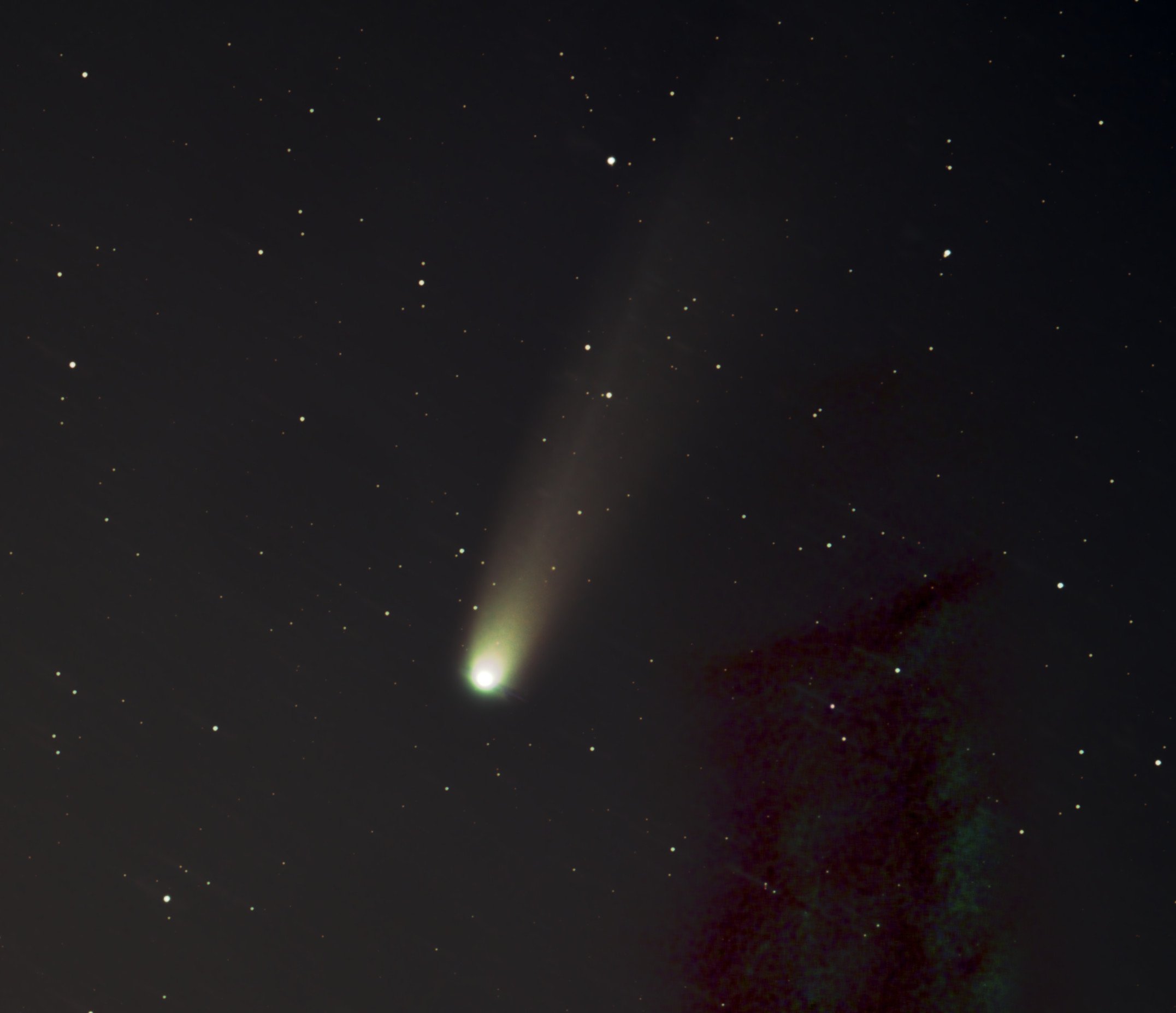 Photo: ../Photo_Competition/photos/2025-Solar-System-winner_PeterP-comet-lennon.jpg